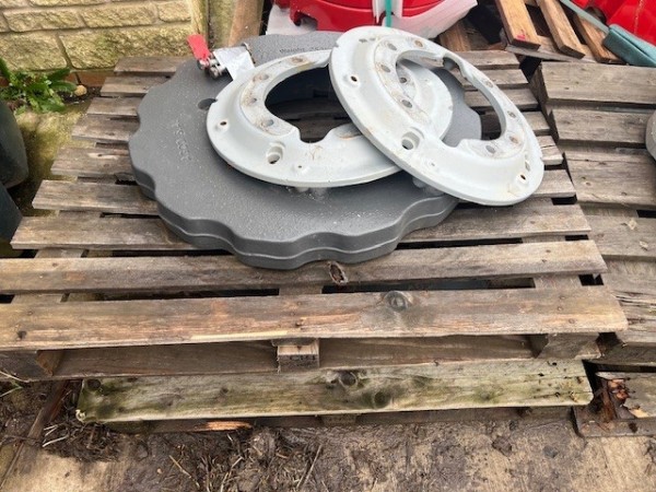 MASSEY FERGUSON - 2 X 250KG REAR WHEEL - Image 1