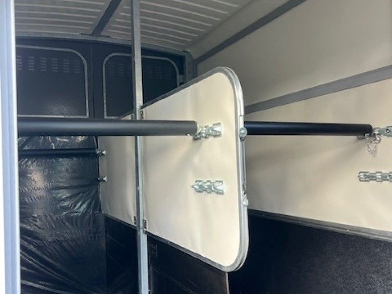 IFOR WILLIAMS - HB511R HORSEBOX - Image 4