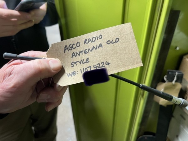 MASSEY FERGUSON - AGCO RADIO ANTENNA. - Image 1
