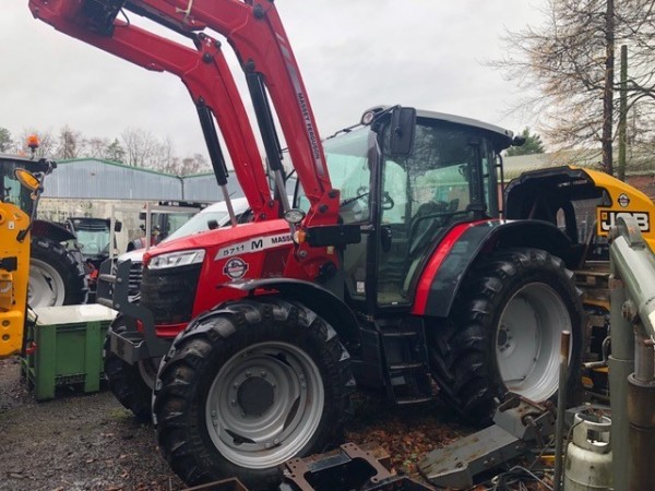 MASSEY FERGUSON - 5711M CAB 4WD TRACTOR - Image 1