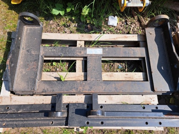EVANS AND REID - PALLET FORK FRAME - Image 1