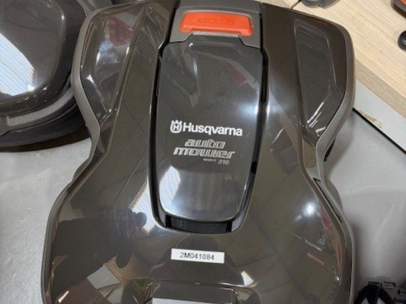 HUSQVARNA - AM310 MK2 ROBOTIC MOWER - Image 2