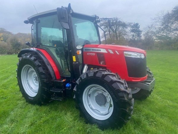 MASSEY FERGUSON - 4709 CAB TRACTOR - Image 1
