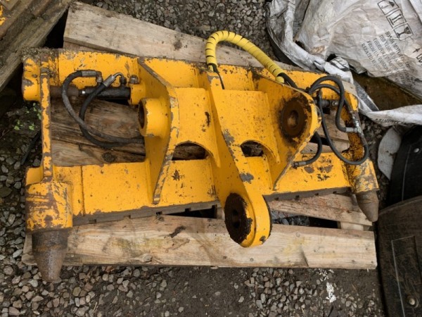 JCB - PIN AND CONE HEADSTOCK - Image 1