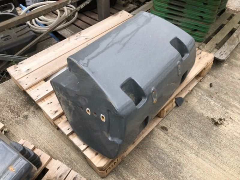 Fendt - 1690KG WEIGHT BLOCK. - Image 2