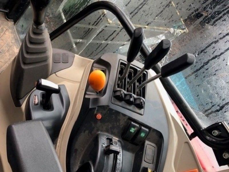 MASSEY FERGUSON - 5711M CAB 4WD TRACTOR - Image 8