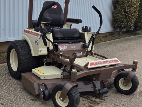 GRASSHOPPER - 226V RIDE ON MOWER - Image 1