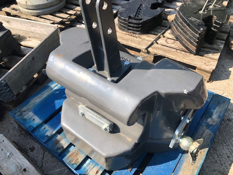 VALTRA - 1200KG WEIGHT BLOCK - Image 2