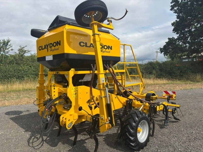 CLAYDON - 3M GRAIN DRILL - Image 3